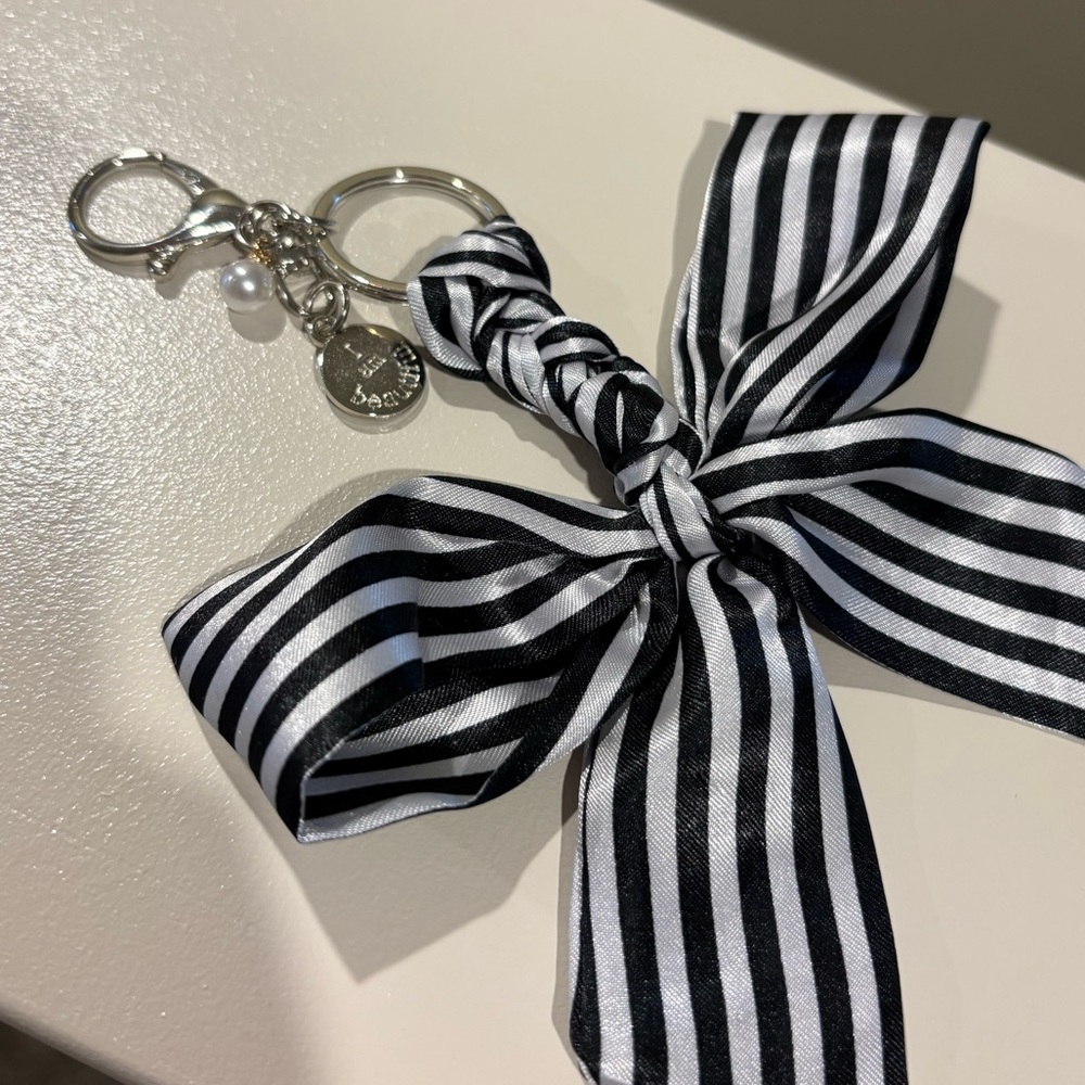 Bow Bag Charm - Picture 2 of 4